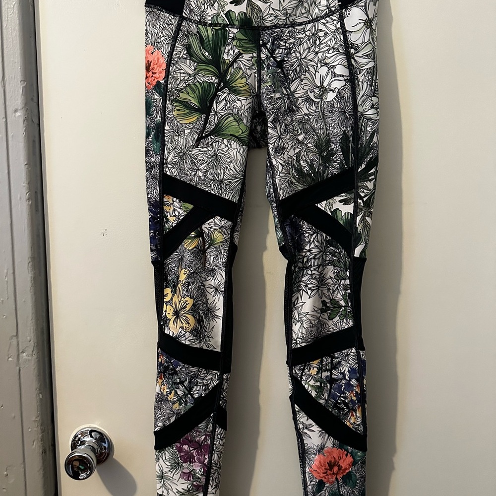 CALIA by Carrie Underwood Leaf Print Leggings
